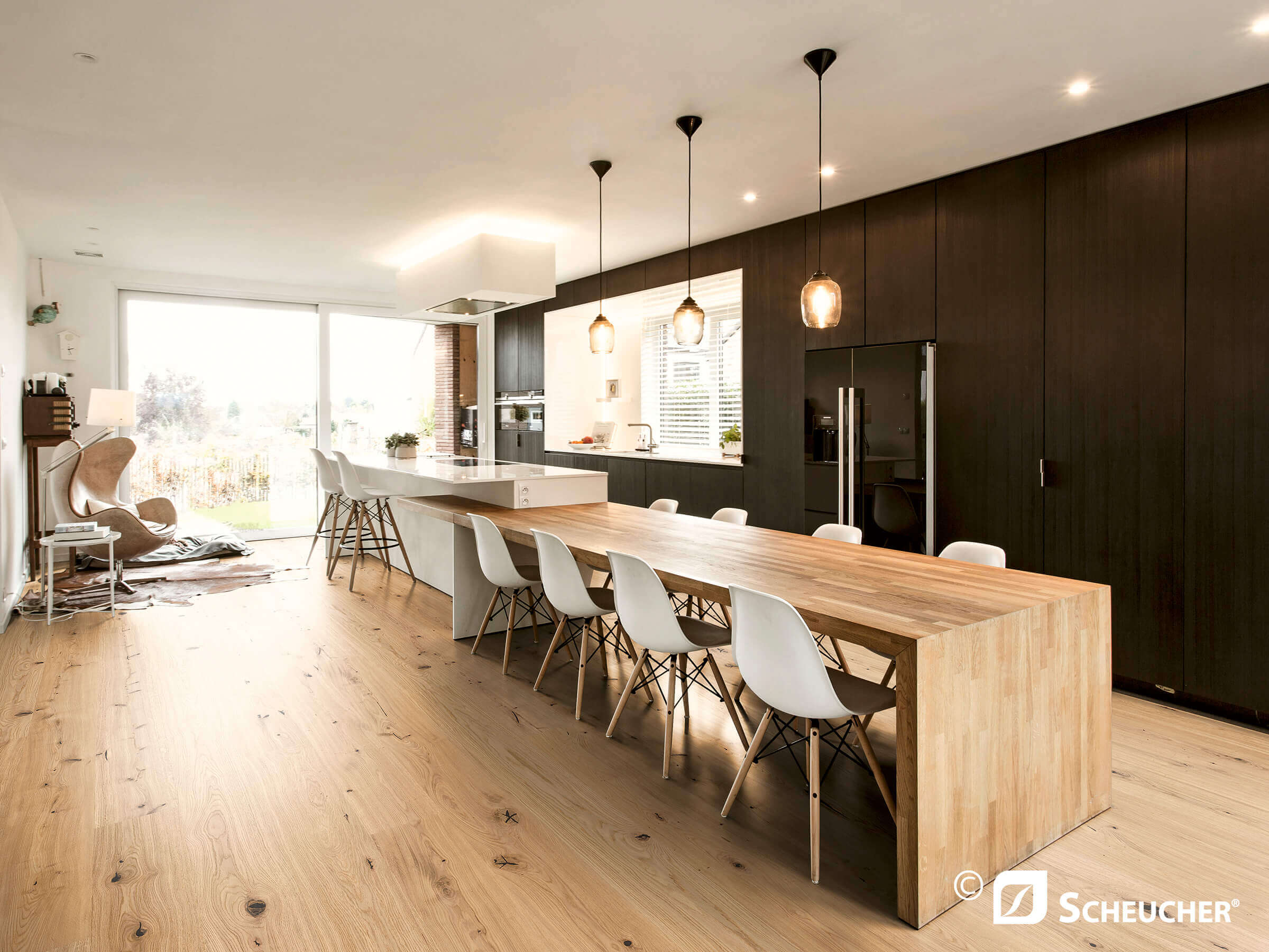 Küche mit Diele von Scheucher Parkett