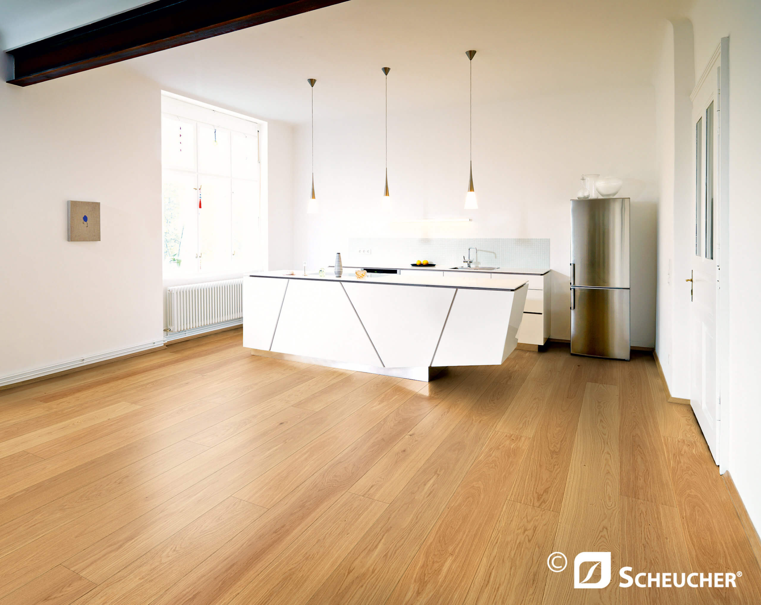 Küche mit Parkettboden