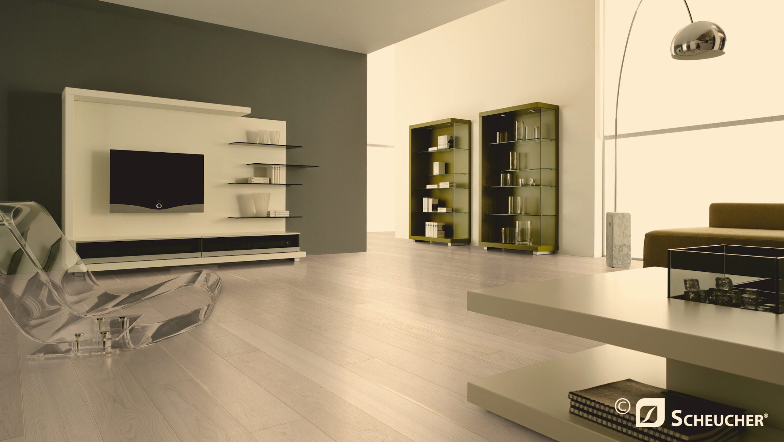 Moderner Innenraum mit Fernseher, Regalen und dekorativem Stuhl