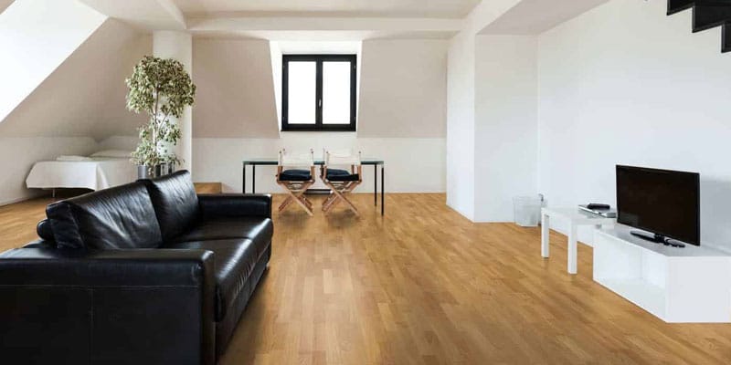 Schiffsboden Parkett im Raum mit Fenster