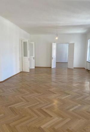 Wohnzimmer Altbau mit Parkettboden