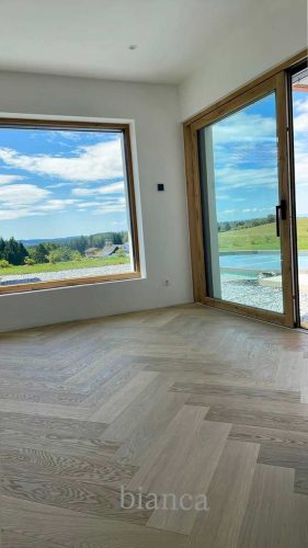 Multifloor 700 Eiche Fischgraet, gebuerstet geoelt, verlegt