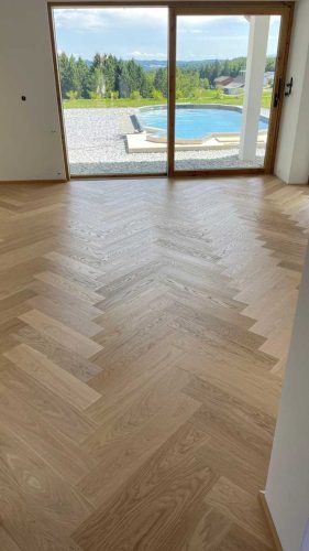 Multiflor-700-Eiche-Fischgraet-verlegt